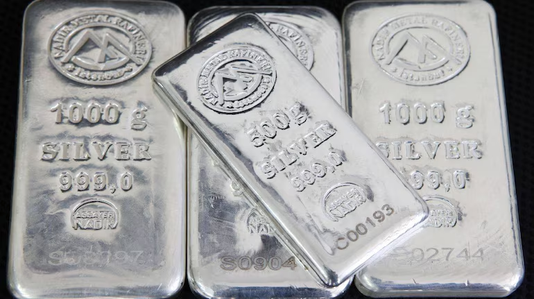 Silver Prices Hit Record Highs: What Indian Investors Should Know in 2025
Why Silver Outshined Gold in September 2025: MCX & Hindustan Zinc Surge
Silver Crosses ₹1.3 Lakh/kg: Is It the Right Time to Invest?
Silver Rally 2025: How MCX and Hindustan Zinc Are Benefiting
From Bullion to Stocks: Silver’s All-Time High and Its Ripple Effect in India